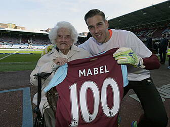 100-year-old West Ham fan gets...